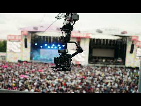 Unidad móvil broadcast, cámaras y control de realización durante una retransmisión en directo