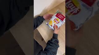 А вы знали что в Новогодней пачке чипсов LAY’S ?😱