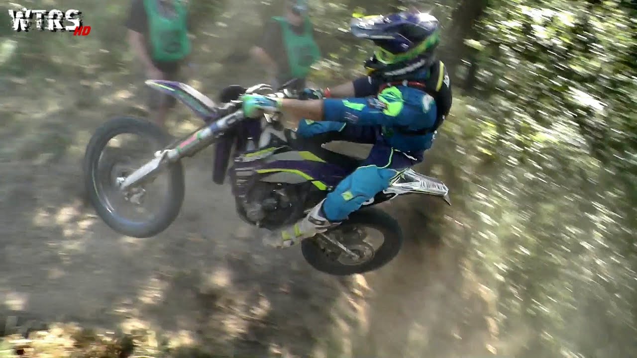 Enduro MX - Uzerche 2016 [HD] - By WTRS jumping a car