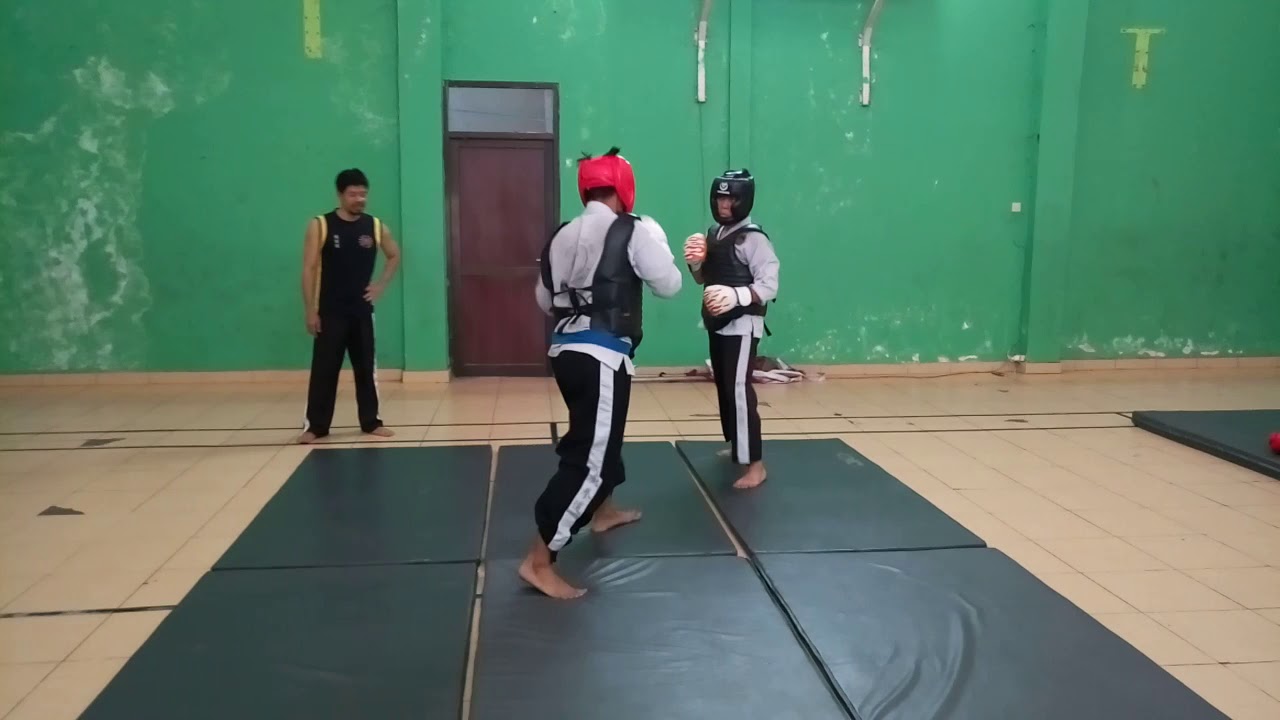 Latihan sparing wushu sanda - YouTube