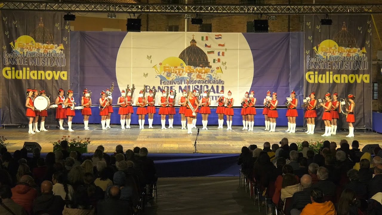 DZIEWCZECA ORKIESTRA SZALAMAISTEK INCANTO MAJORETTES POLONIA