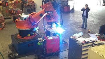 Arc welding robot - KUKA KR30 with a Fronius TPS4000 and servocontrolled positioner