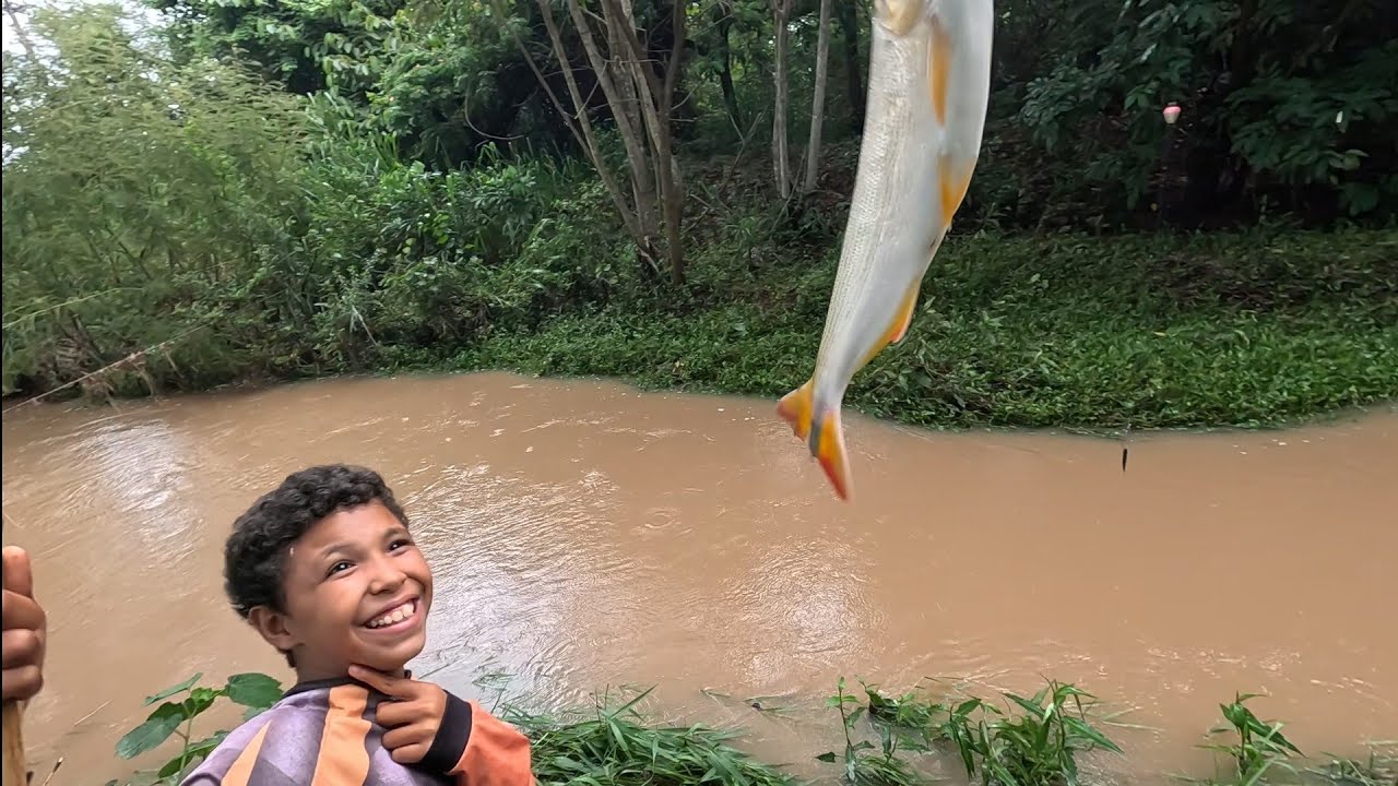 Esta alegria é contagiante quando ele pega um peixe papai te ama 