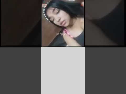CEWEK OMETV LIAT ULAR KASUR BIKIN TEGANG #fypage #cewekbarbar #ometv #videocall #barbar #omegle