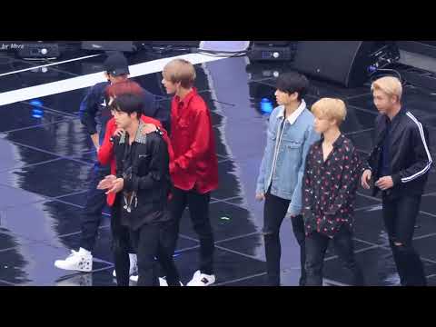 BTS Taehyung And EXO Baekhyun Interaction (Pyeongchang Rehearsal)