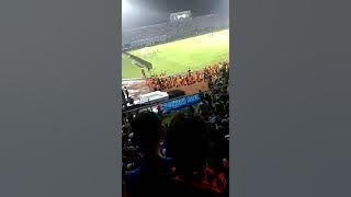Tribun Kanjuruhan /Arema vs persebaya suporter Arema Menyayikan lagu lagu Kerenya