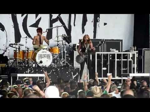 Halestorm - Freak Like Me in Dallas, TX 07-29-2012