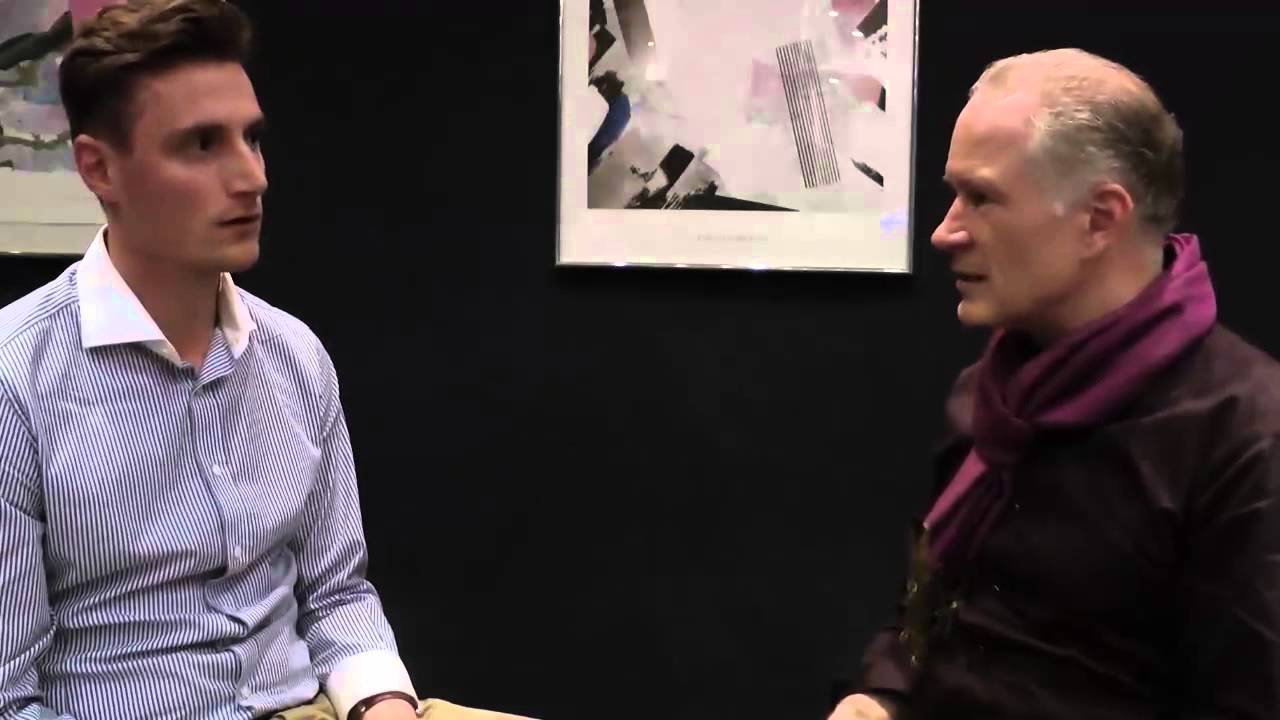 Anastaysha versucht, durch ein interview Anastaysha versucht, durch ein interview