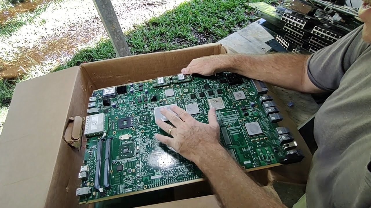 Unboxing Gold-Bearing Ethernet Switch Boards Sent By A Friend