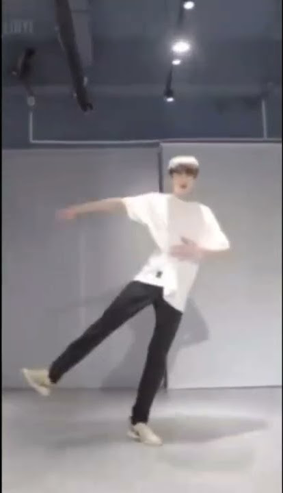 lin yi hot dance cover on seventen - don't wanna cry😄😄😄