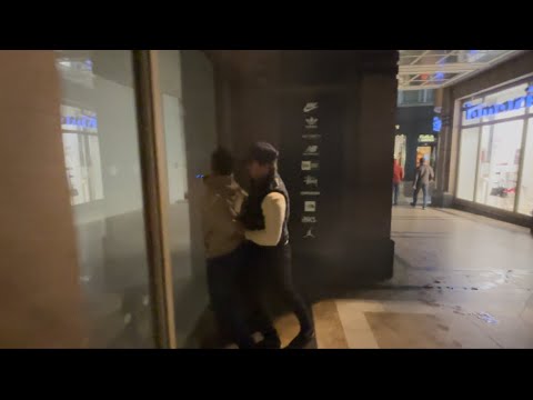 Leuten an's Bein Pinkeln! PRANK (ESKALIERT)