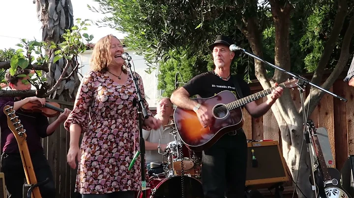 "Banjo Gal" with Sarah Larkin.  Mike Rufo's Helsin...