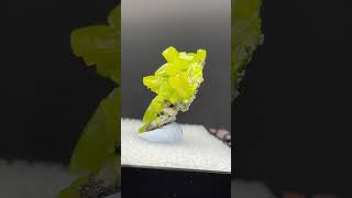 Video preview: Bright Yellow Pyromorphite — Guangdong, China