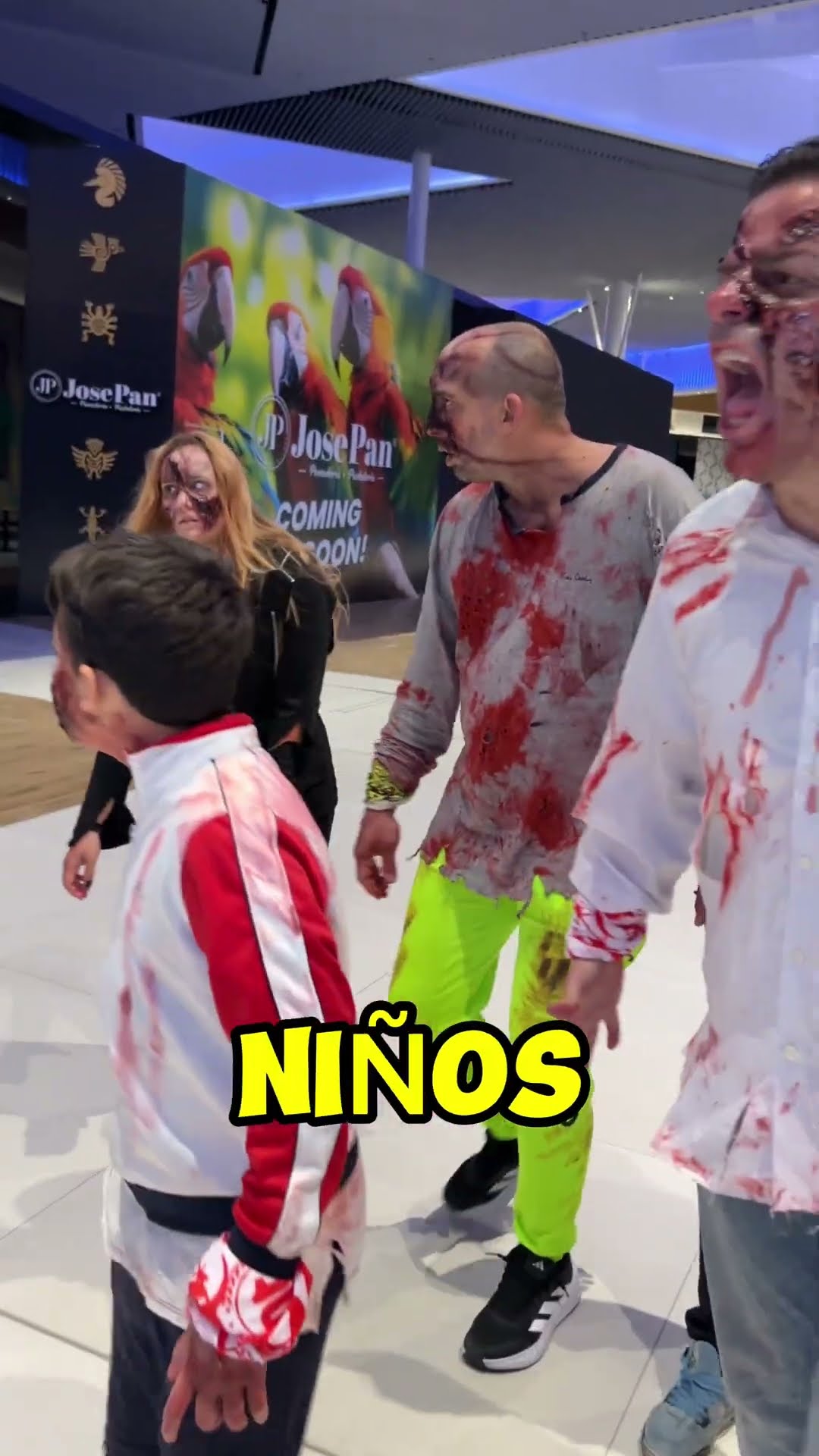 APOCALIPSIS ZOMBIE EN EL CENTRO COMERCIAL DE MI CIUDAD!