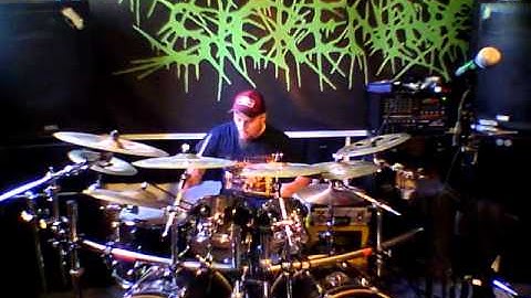 Beist (The Sickening) on Axis A21(Derek Roddy)signature pedals