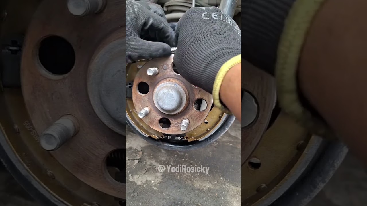 Install brake shoes mobilio 