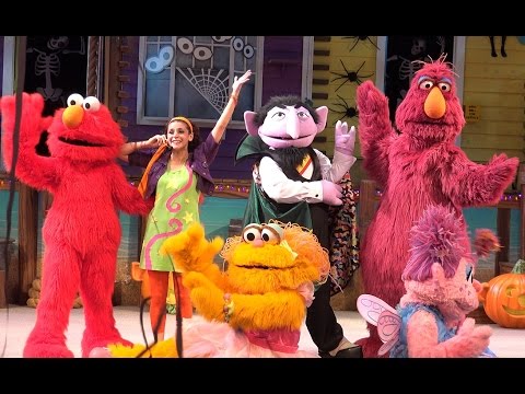 4KSesame Street's Countdown To Halloween 2014 Seaworld