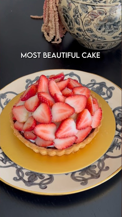 Most beautiful Cake🍓😻🍰