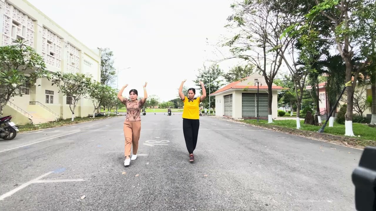 cứ vui lên đi 100 năm cuộc đời