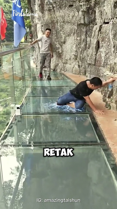 A Glass Bridge That Shocks