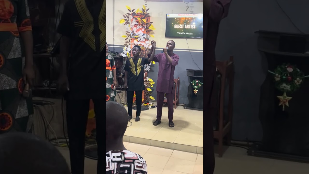 Intense praise by Trinity Praise  at Bible  holiness  church  abeokuta 