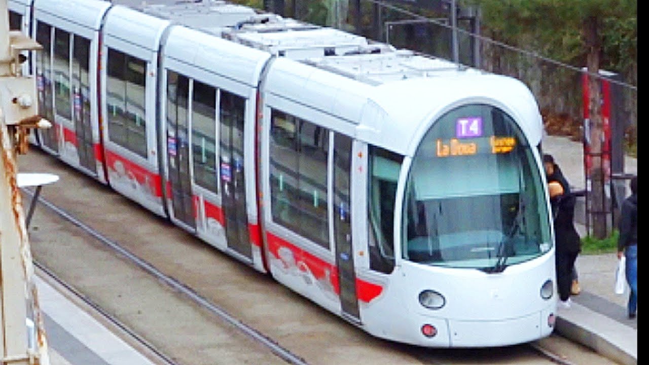 Lyon Tramway T 4 direction  (La Doua Gustion Berger Hopital Feyzin Venissieux)T C L Groupe