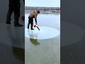なぜ氷の下に空気を吹き込む必要があるのですか?