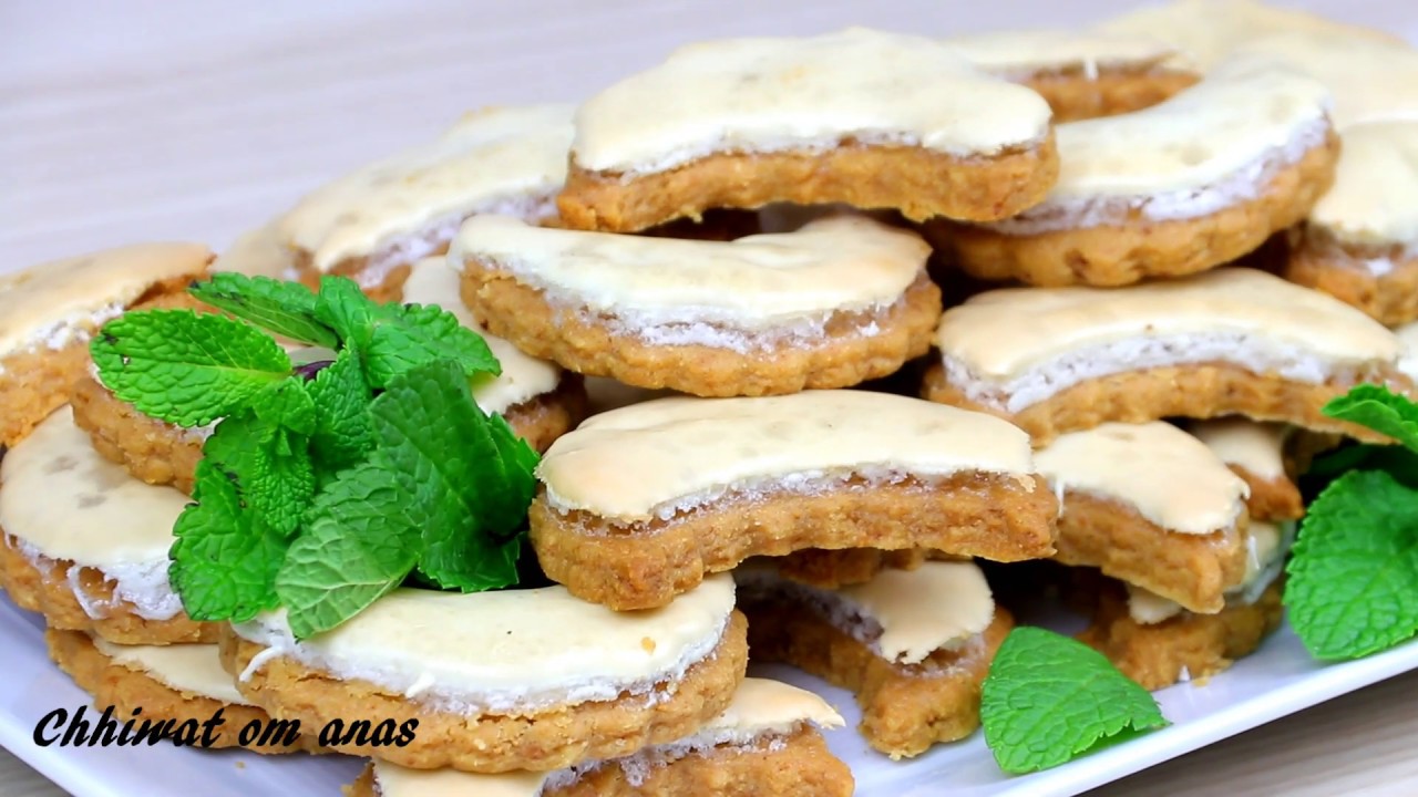 حلوة الهلال بالكاوكاو التي يبحث عنها الجميع بدون بيض والمذاق شي حاجة أكثر من رائع