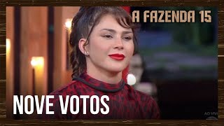 Thumbnail for Em Roça cheia de discussões, Nadja ocupa segundo banquinho, ao lado de Jenny | A Fazenda 15