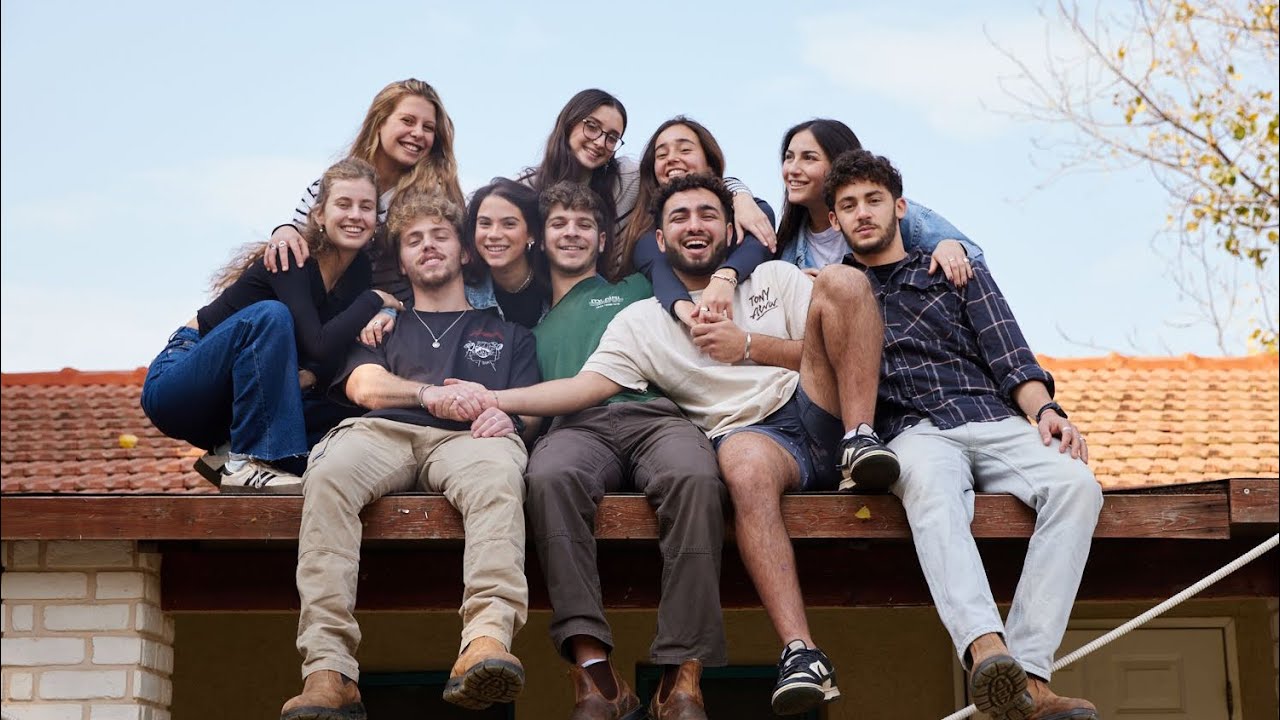 קומונט’ שבילים-קליפ מלששים