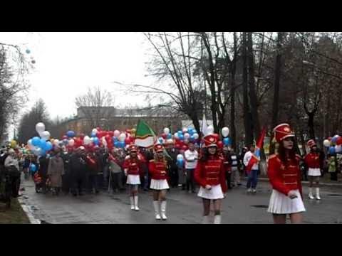 1 мая 2013 г. 1 Мая Краснокамск. В Оленекском районе Первомайский парад. Бугульма парад 1 мая. Первое мая Краснокамск школы.