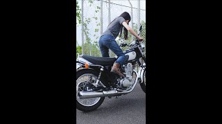 SR400キックに小柄バイク女子が挑戦したらまさかのケッチン!?#Shorts
