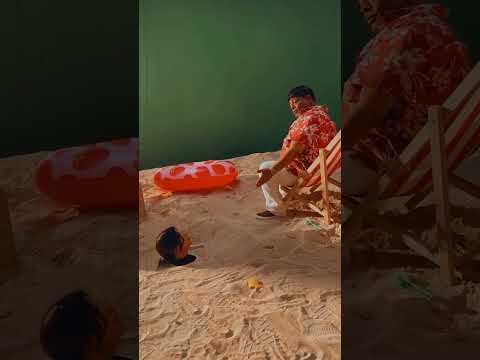 كواليس كوميدية بين ياسمين عبد العزيز و عبدالباسط حمودة خلال تصوير اعلان فودافون الجديد