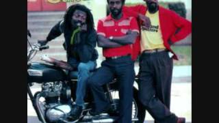 Miniatura de vídeo de "Culture - How can I leave Jah"