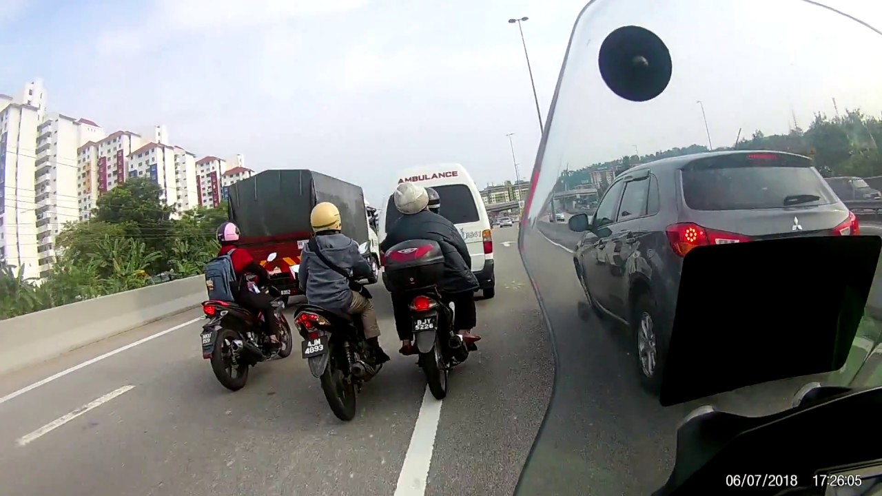 Scenes from daily commute: bike and ambulance (minor)