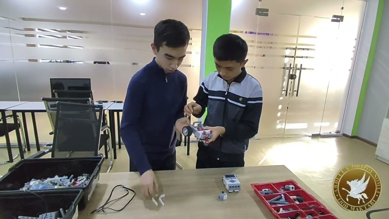 Abdulla Oripov nomidagi ijod maktabida Robo Coding olimpiadasining maktab bosqichi o‘tkazildi.