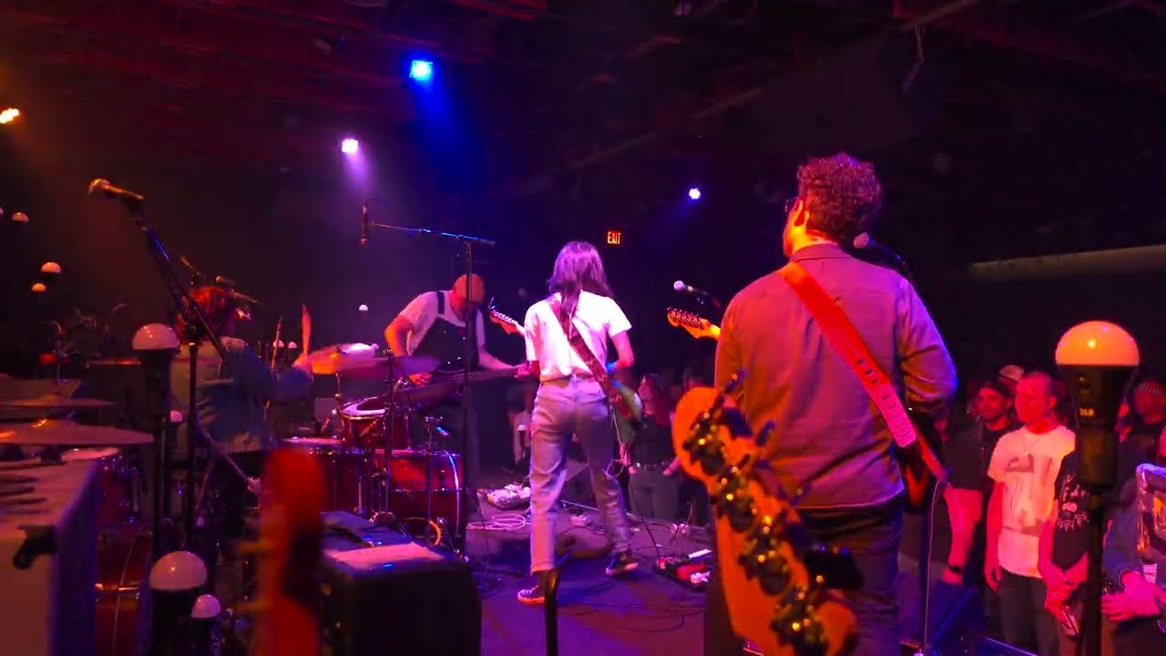 Mira Teens in Trouble - Winter in The Trap (Live at Crescent Ballroom - Phoenix, AZ - March 8, 2024) en YouTube