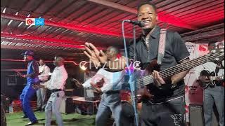 Simon Mutambi at His Best! 🔥 Live Performance at Steak House – Chimbomira