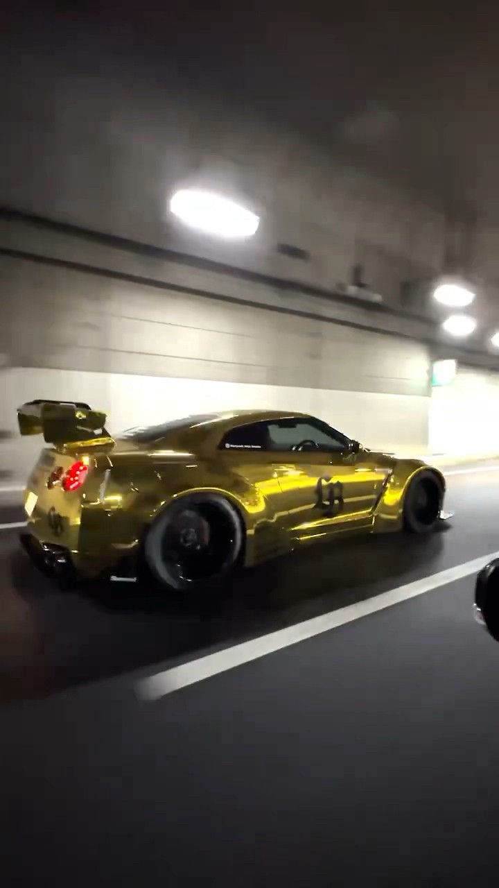 MINI GT LBWORKS Nissan GT-R R35ゴールドType1 TSM Mini GT 1:64 LB Works Nissan GT-R R35 Liberty Walk - Satin