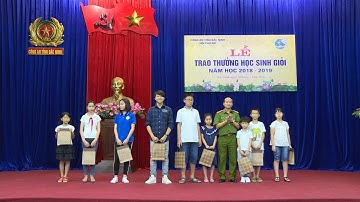 Trao thưởng học sinh giỏi cho con CBCS | Công an Bắc ninh