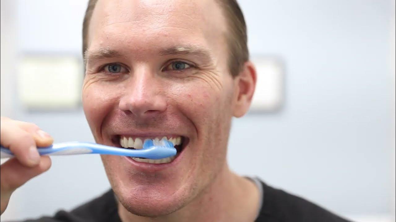The proper way to use a manual toothbrush Oral Hygiene Brushing Tips