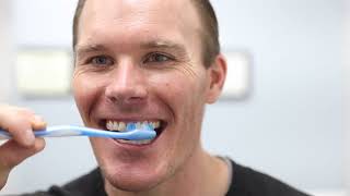 The proper way to use a manual toothbrush: Oral Hygiene - Brushing Tips screenshot 5