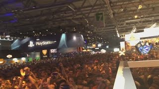 So Many People! Gamescom Day 2 [vlog], Rainbow Six Siege, War Gaming Party.