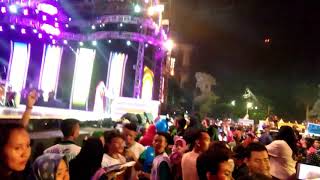 Download lagu LIVE AKU MERIYANG - VIA VALLEN