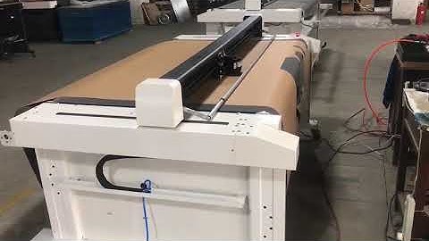 Máy cắt rập bàn