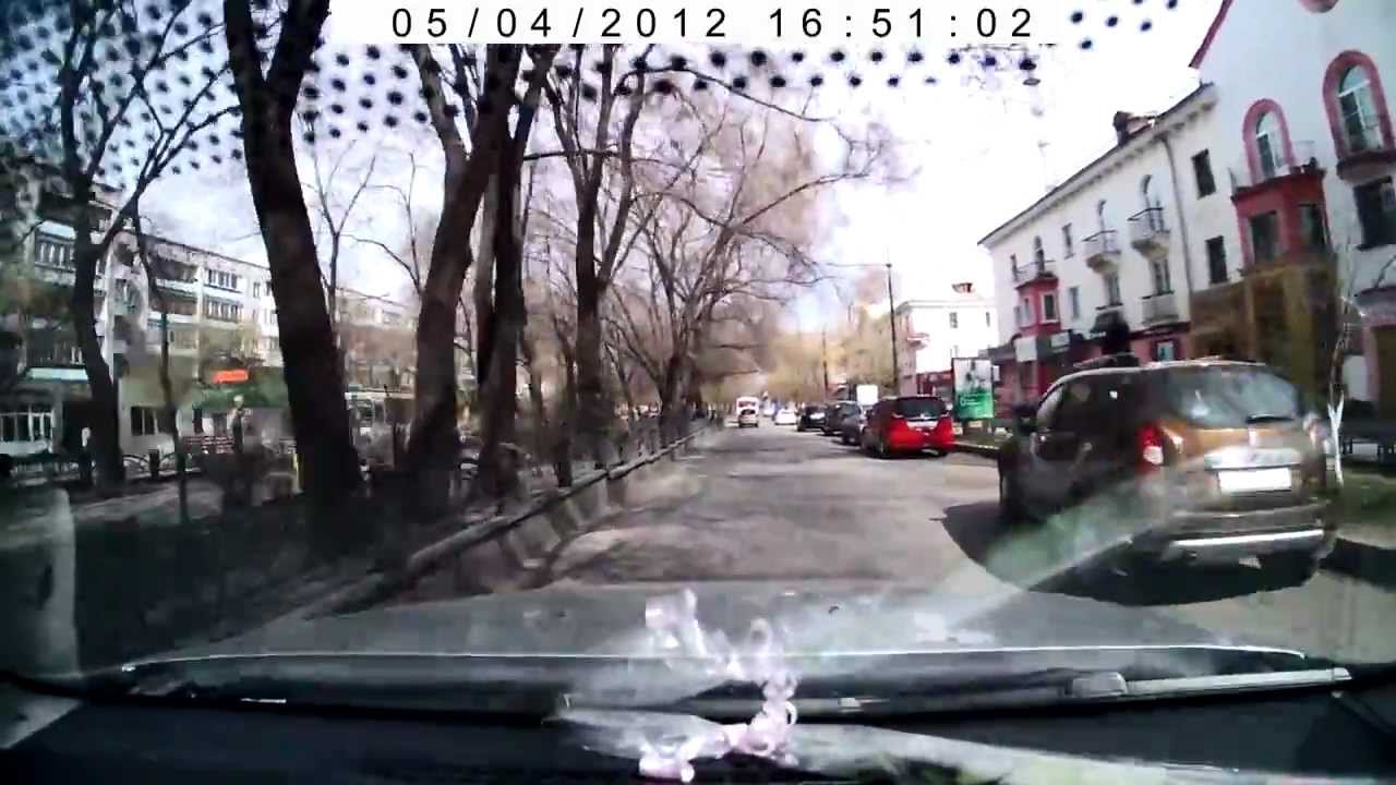 Абакан.04.05.12.Рено Дастер справа у тротуара - YouTube