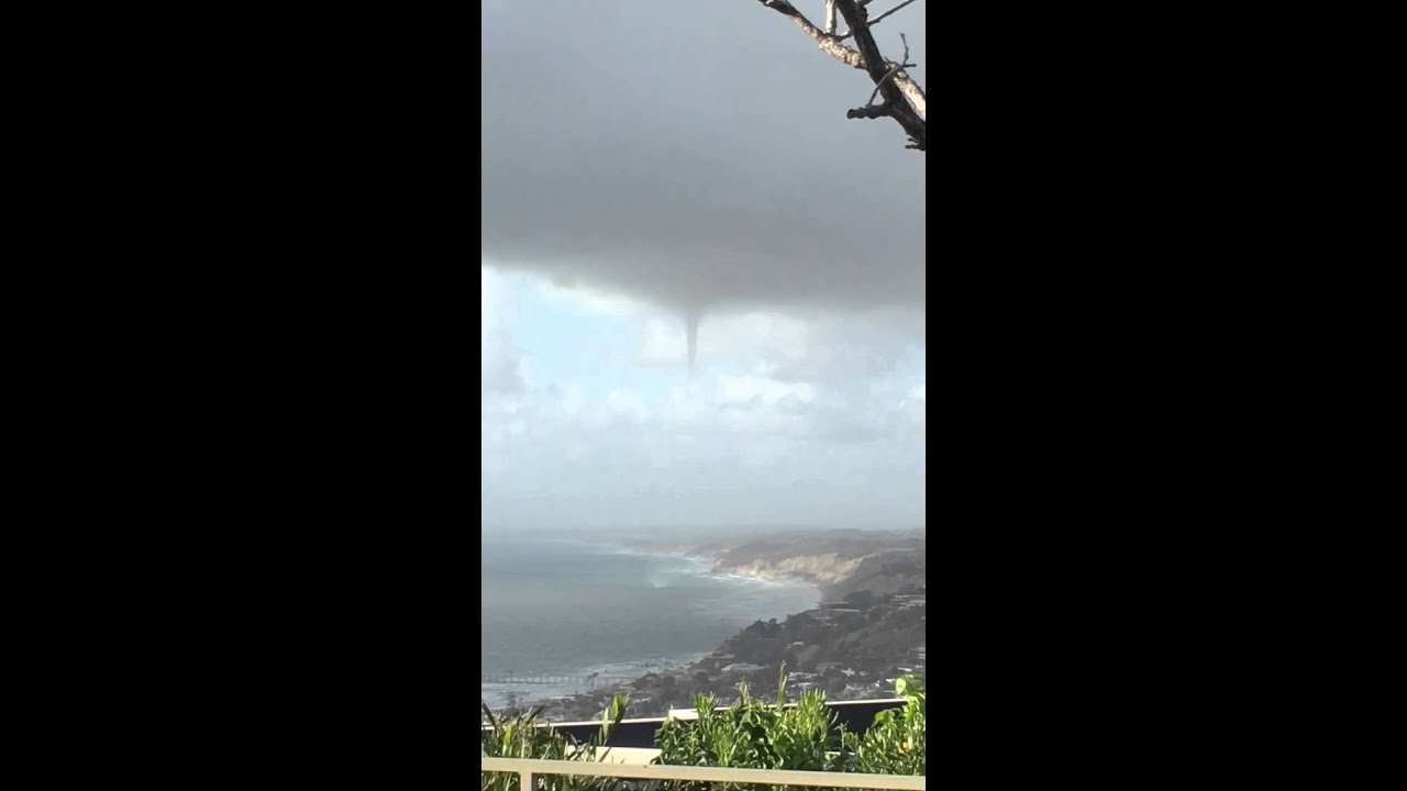 Raw footage : Tornado in San Diego 3/29/16