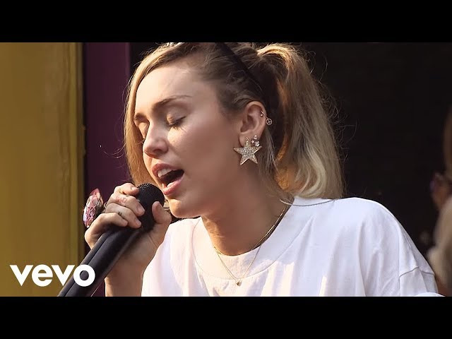 Miley Cyrus - Malibu (Live