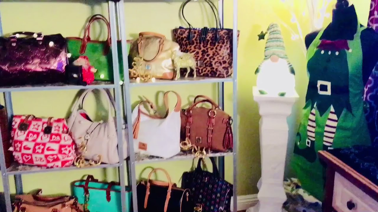 boutique handbag display ideas