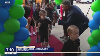 Crowley ISD rolls out red carpet for students' 1st day